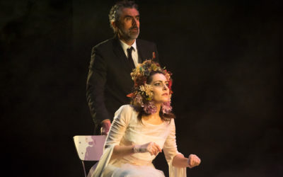 Chi vive giace, la black comedy scritta da Roberto Alajmo e diretta da Armando Pugliese va in scena al Brancati