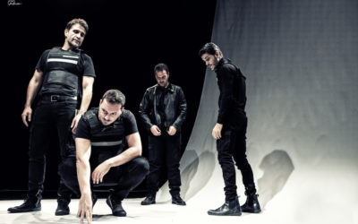 Quattro uomini chiusi in una stanza, al Piccolo Teatro della Città, la pièce di Mario Gelardi sulle “morti di Stato”